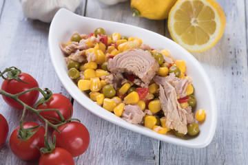 Tuna salad with vegetables