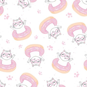 Cute hand drawn kitten faces. Seamless vector pattern cats in glasses . © Vladimir