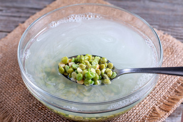 Soaking peas in a water