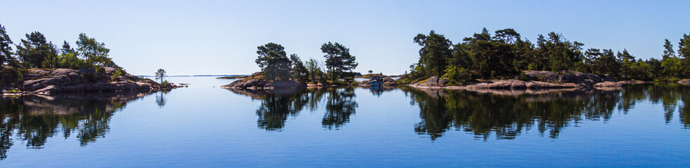 Schwedische Schären Panorama mit Spiegelung