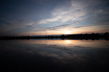 Obraz premium stimmungsvoller Sonneuntergang am See
