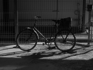 Fototapeta na wymiar Old bicycle on the street