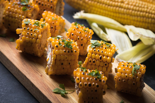 Grilled sweet corn slices