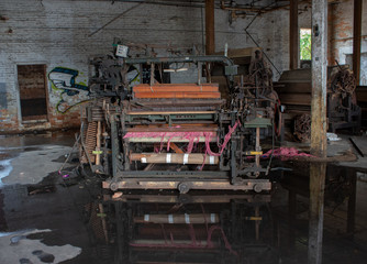 Fototapeta na wymiar Old Fashion Loom Machine