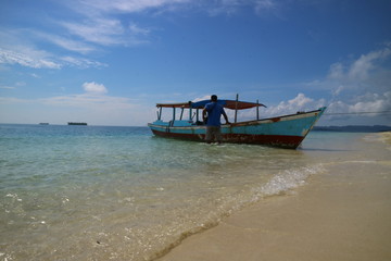 Fototapeta na wymiar old fishing boat on the beach