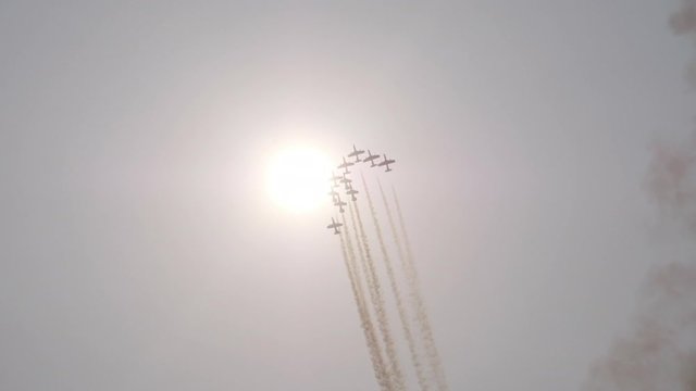 Slow motion of acrobatic airplanes
