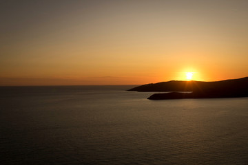 Fototapeta na wymiar Colorful ocean sunset with the setting sun. Seascape at sunset.