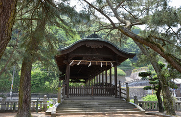 琴平町の公園に架かる橋