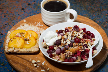 crumble with fresh berries, toast and coffee