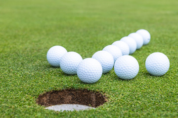 Der Ball muss zielsicher ins Loch 