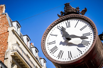 Fototapeta na wymiar Public clock detail in Paris