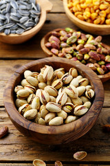 primo piano frutta secca pistacchi salati 