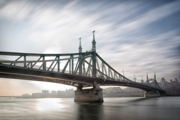 Fototapeta na wymiar bridge in budapest