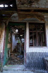 Fototapeta na wymiar Ruined house in the countryside