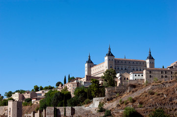 Fototapeta na wymiar View of the historic Alcazar in the ancient Spanish city of Toledo. This monument is dramatically sited on a high hill overlooking the river Tajo.