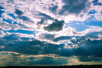 A sky with the sun, blue sky and clouds