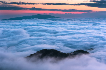 日本・北海道、屈斜路湖の夜明け
