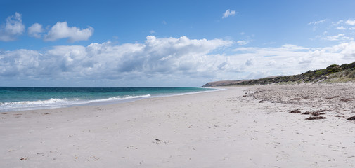 Obraz premium Normanville Beach looking north, popular tourist destination on the Fleurieu Penisula, South Australia. Wide panorama.