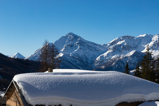 Monte Chaberton Alpi Italiane inverno cielo azzurro 