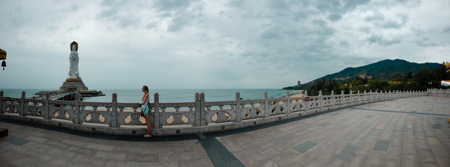 Panoramic view of the sea and the statue of the goddess