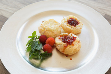 Goat curl puff pastry with caramelized pepper.