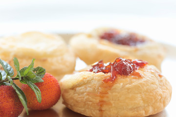 Goat curl puff pastry with caramelized pepper.