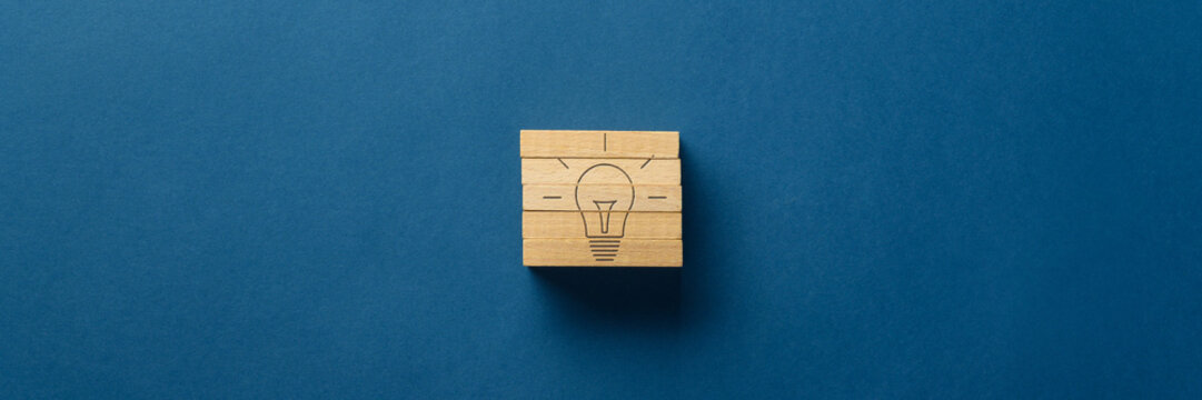 Light bulb shape assembled with wooden pegs
