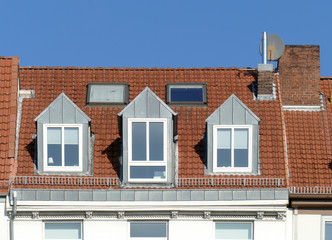 Neue Dachfenster, Dächer, Altes Wohngebäude, Bremen, Deutschland, Europa