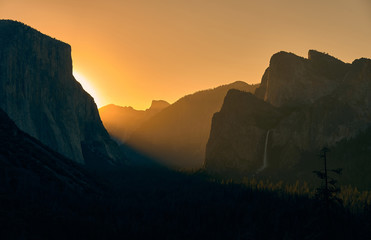 Fototapeta na wymiar Yosemite National Park Valley at sunrise