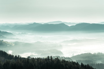 Obraz premium Foggy morning mountain landscape in Slovenia