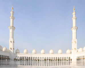 Fototapeta na wymiar Abu Dhabi, UAE December 27/2018 Sheikh zayed mosque. United arab emirates, middle east. Famous landmark.