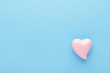 Obraz premium blue background with a heart and with copy space
