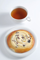 Tasty bun with cottage cheese and tea