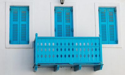 Front Seiten von kleinen Häusern und deren kleinen Gassen auf der Vulkaninsel Nisyros am...