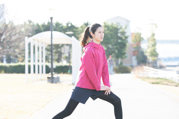 Fototapeta premium 都市生活・運動する女性