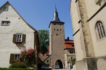 Fototapeta na wymiar Turm und Tor Doppeltoranlage Rödelseer Tor Iphofen