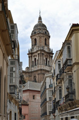 Fototapeta premium Blick von der Altstadt auf die Kathedrale von Malaga, Spanien