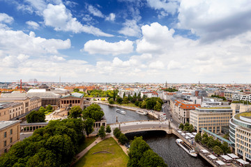 Museumsinsel Berlin an der Spree, Blick vom Berliner Dom auf die Innenstadt © Sebastian Grote