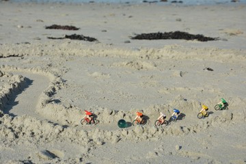 Fototapeta na wymiar Little cycling race game on a beach in Brittany. France