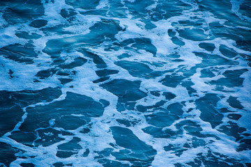 When waves make lace