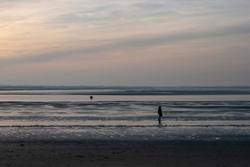 Fototapeta na wymiar France. Baie de Somme. plage et coucher de soleil. beach and sunset.
