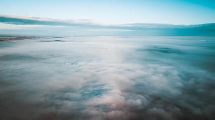 Fototapeta na wymiar Mazury z lotu ptaka nad chmurami