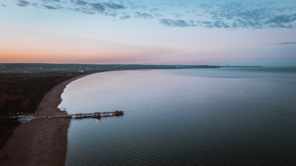 Widok z lotu ptaka nad morzem w Gdańsku