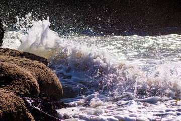 Sea waves hitting on rocks on a sunny day II © DRC_Fotografia