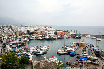 Fototapeta na wymiar Blick vom Kastell auf den historischen Hafen