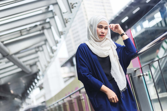 Portrait beautiful woman muslim posing with wearing hijab in city.