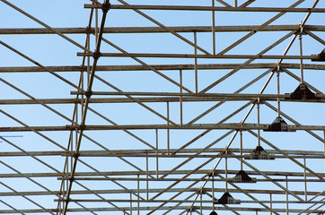 Structure with metal and concrete beams