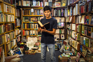Joven leyendo