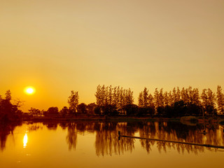 Fototapeta na wymiar sunset near the river