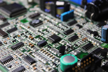 Obraz premium Zbliżenie na płytce drukowanej lub płytce drukowanej PCB